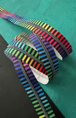 Wide Rainbow Stripe Zipper Tape with Iridescent Teeth Size5 *PRE ORDER*